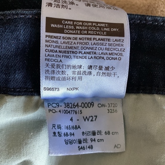Levi Strauss Mid Rise Shorts- Size 4 - Picture 4 of 4
